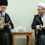 آیت الله صادق آملی لاریجانی در کنار امام خامنه ای