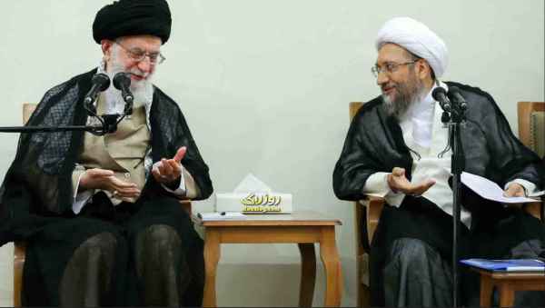 آیت الله صادق آملی لاریجانی در کنار امام خامنه ای